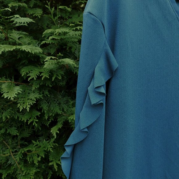 Bar III Plunging VNeck Ruffle Sleeve Top NWT - Picture 3 of 5